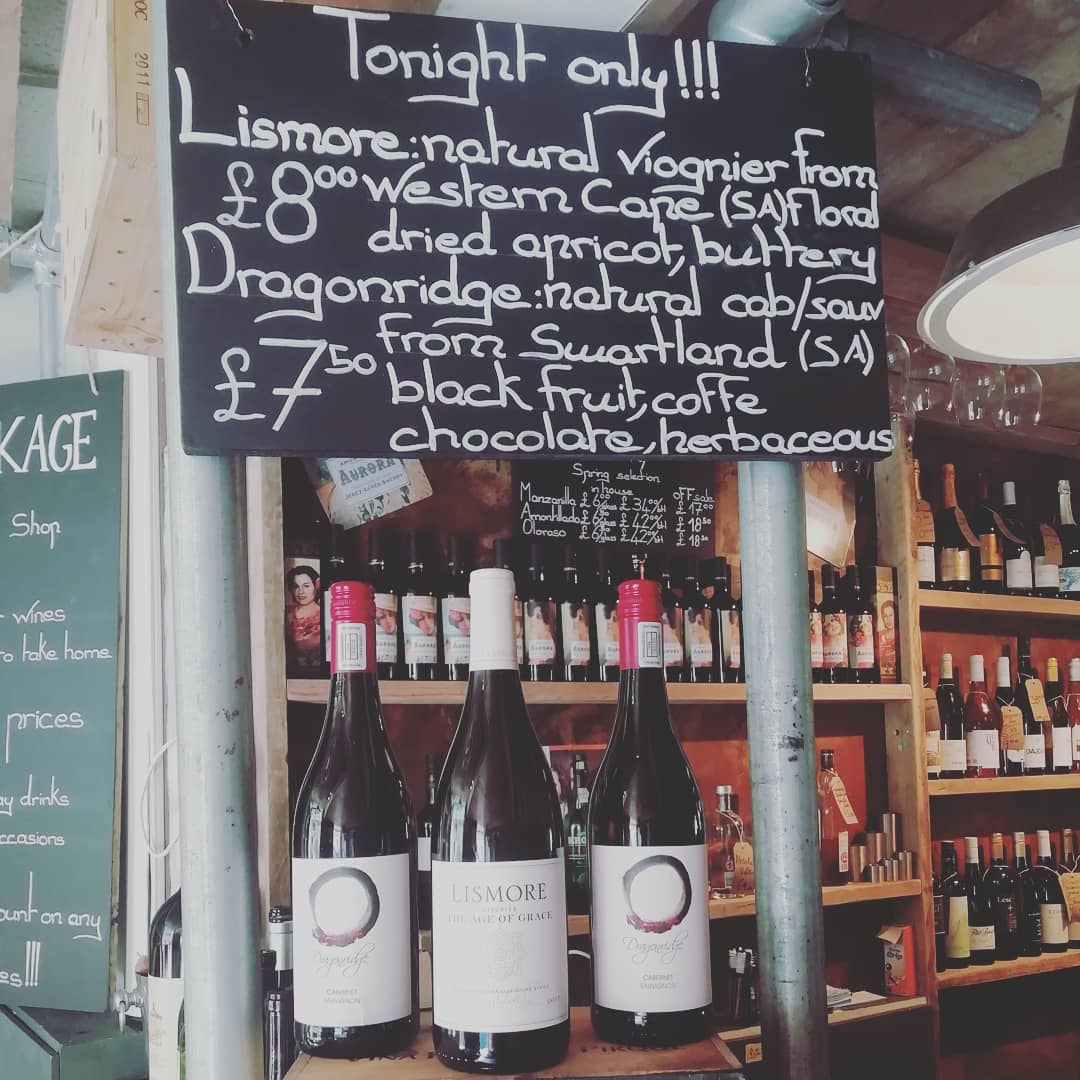 This weekend come to Walcot and try our nice natural South African wine, a beautiful Viognier form Lismore Estate in Western Cape, where flowers meet dried stone fruit with a buttery texture, and if you are more of a red drinker I have chosen an unflitred Cabernet Sauvignon from Swartland, lots of black fruit with velvety tannins and lots of dark chocolate!!!
#corkage #batheats #bathfood #bathnight #lismoreestate #dragonridge #naturalwine #foodporn #wineporn #winelover