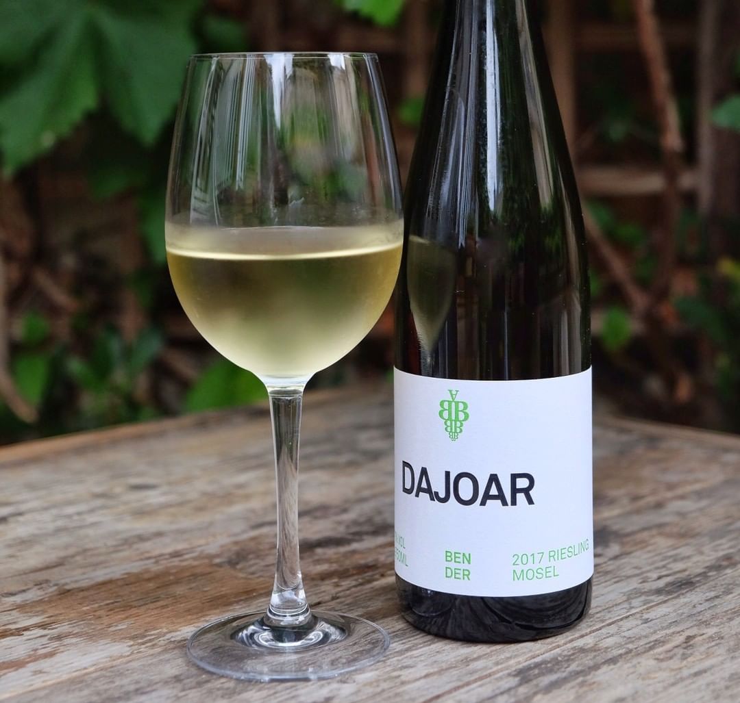 Andreas Bender Dajoar Riesling 2017. Clean and precise nose with gorgeous appley crunch, slatey minerality and a hint of rice pudding! At Chapel Row now. #corkagebath #bath #31daysofriesling #winesofgermany