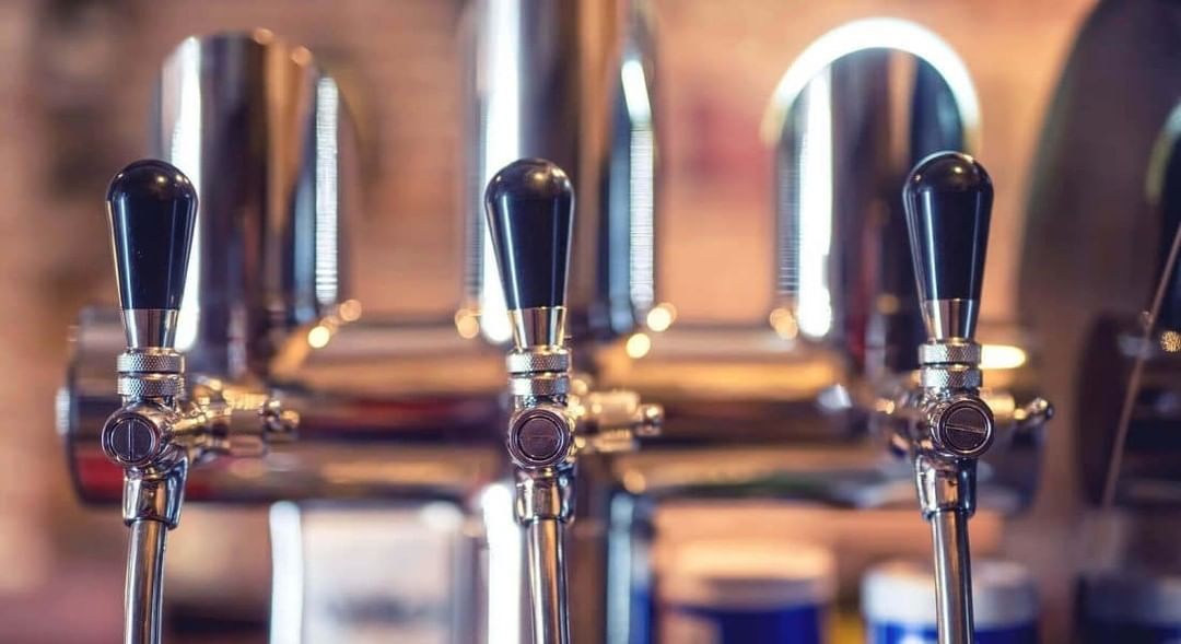 It’s Friday. It’s free wine. It’s #tapfrankietap here at Walcot Street. Same rules apply. The first six thirsty drinkers who walk through the door after 4.30 pm and mention the hashtag will get a free glass of their choice from the four kegs. Can’t say fairer than that.