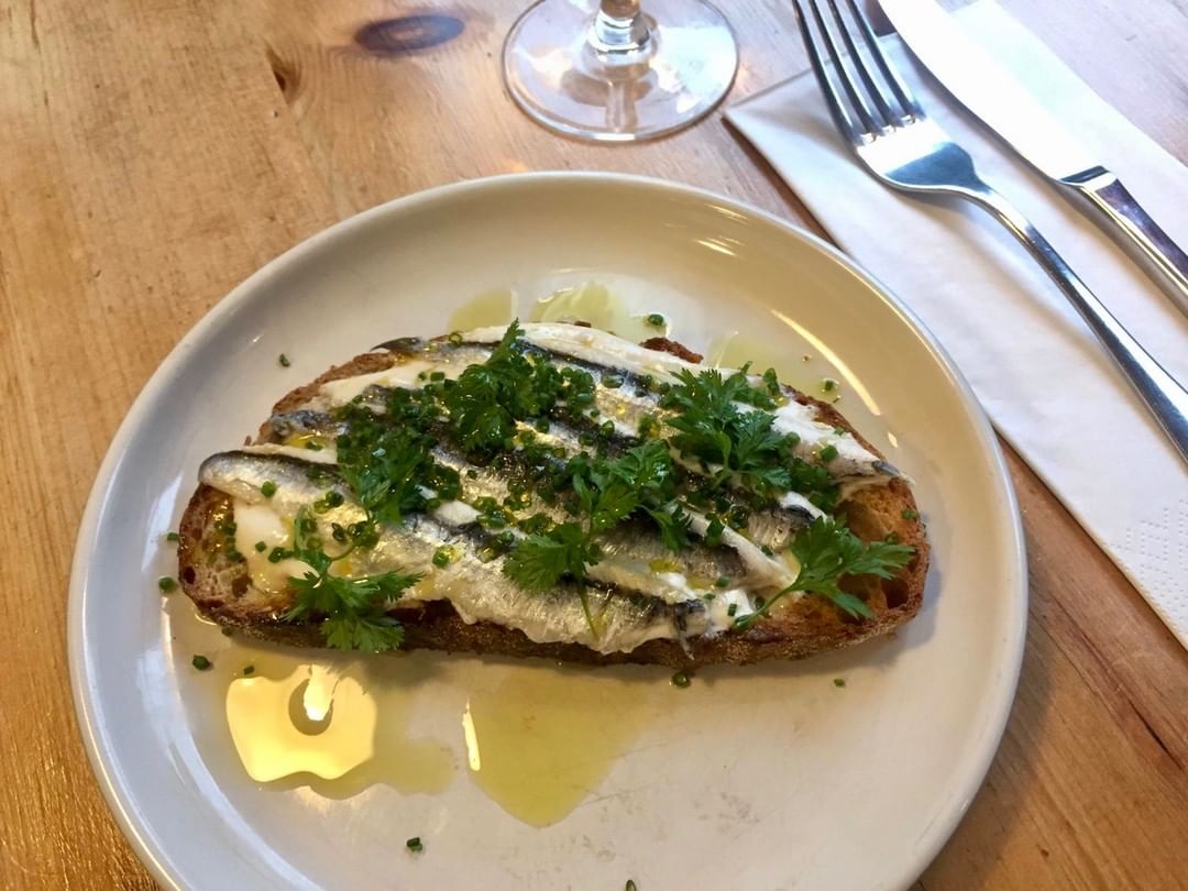 When is an anchovy a boquerone? Anchovies are generally cured and packed in salt while boquerones are left whole or filleted and marinated in vinegar and stored in olive oil. Here is our version served with homemade horseradish on Bertinet sourdough toast. #richardbertinet #bertinetbakery #batheats #waitroseweekend #richardbertinet